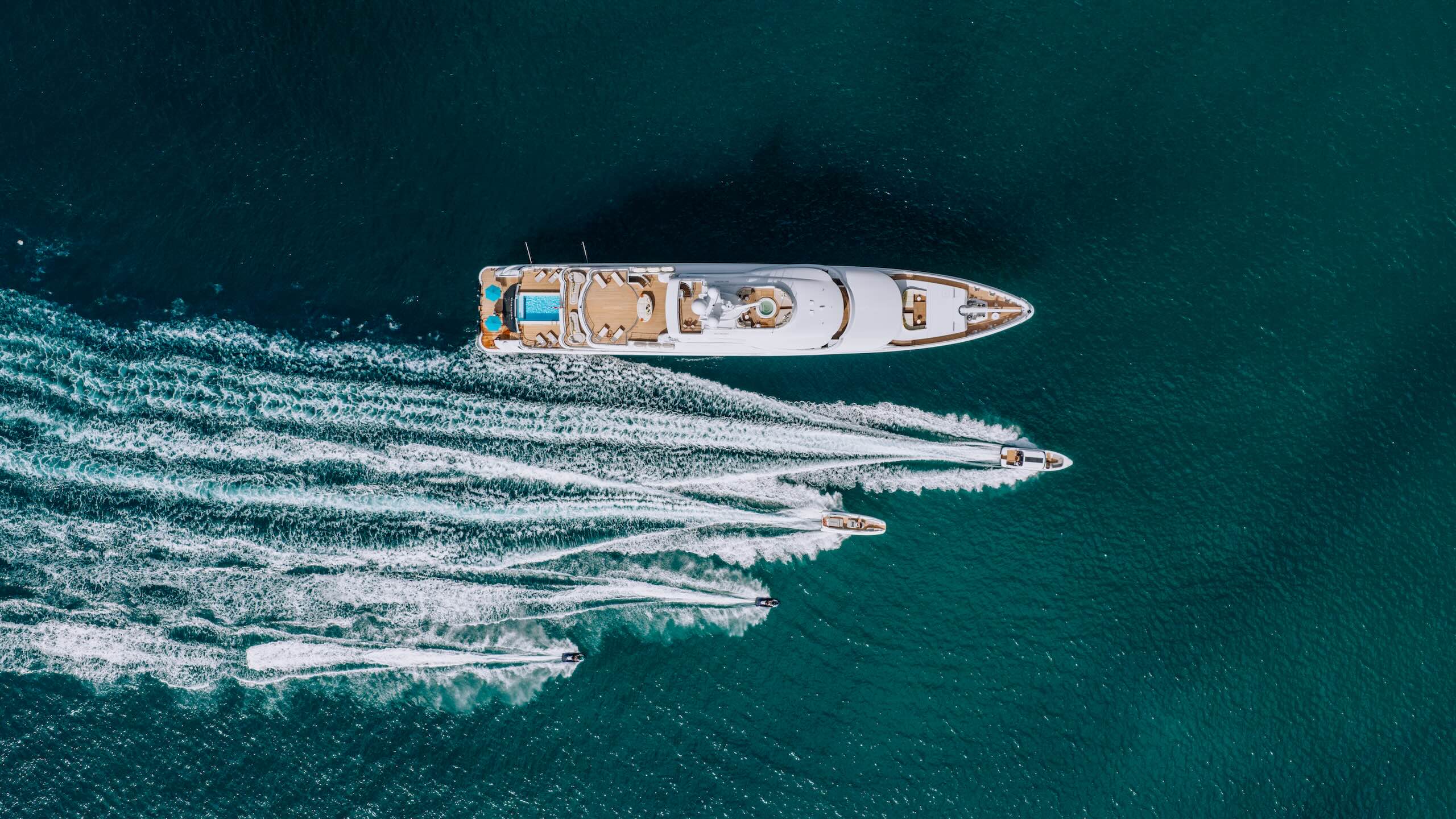 PLVS VLTRA Charter Shoot